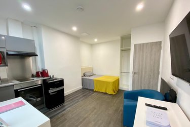 1 bed studio, Studio 1 313a Ecclesall Road, Sharrow, Sheffield, S118NX - Image 1
