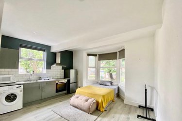1 bed studio, Ecclesall, Sharrowvale, Sheffield, S118PG - Image 1