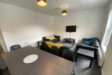 8 bed flat, 323A Ecclesall Road, Sharrow, Sheffield, S118NX - Image 2