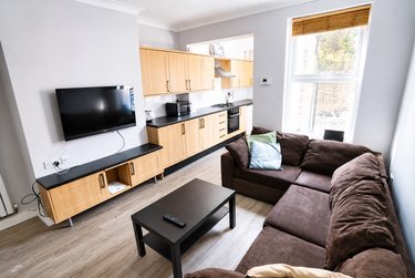 5 bed house, Harefield Road, Sharrow, Sheffield, S118NU - Image 1