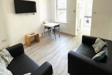 4 bed house, Harefield Road, Sharrow, Sheffield, S118NU - Image 1