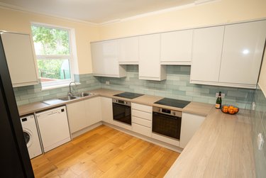 8 bed house, Holberry Gardens, Broomhall, Sheffield, S102FR - Image 1