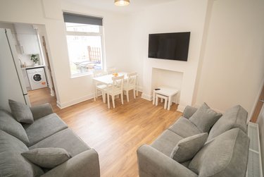 4 bed house, School Road, St Vincents Quarter, Sheffield, S101GP - Image 1