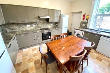 6 bed house, Beech Hill Road, Broomhall, Sheffield, S102SB - Image 1