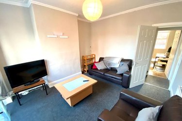 3 bed house, Stalker Lees Road, Sharrow, Sheffield, S118NR - Image 2