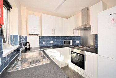 5 bed house, 8a Travis Place, Broomhall, Sheffield, S102DB - Image 2