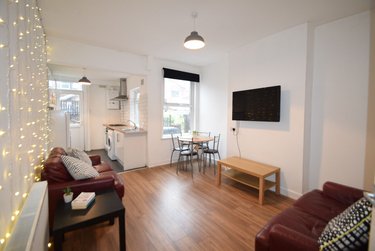 1 bed house, Pomona Street, Sharrow, Sheffield, S118JL - Image 1