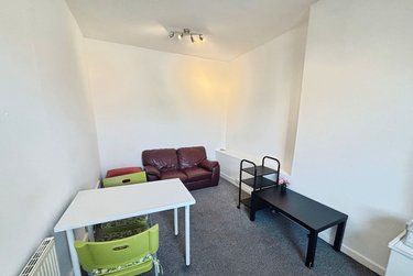 2 bed flat, 740a Ecclesall Road, Ecclesall, Sheffield, S118TB - Image 2