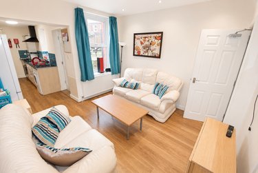 5 bed house, Shoreham Street, Heeley, Sheffield, S14ST - Image 2