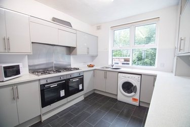7 bed house, Crookesmoor Road, Crookesmoor, Sheffield, S101BD - Image 1