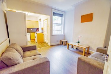 4 bed house, Westbrook Bank, Sharrowvale, Sheffield, S118YJ - Image 2