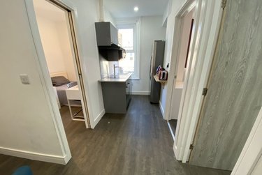 2 bed flat, Flat 2 313a Ecclesall Road, Sharrow, Sheffield, S118NX - Image 3