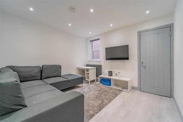 6 bed house, North Road, Selly Park, Birmingham, B296AW - Image 2