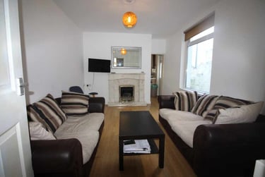 5 bed house, Cathays, Cardiff, CF244QD - Image 1