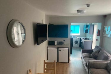 6 bed house, Mansel Street, City Centre, Swansea, SA15SN - Image 1