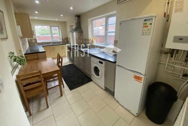 4 bed house, Beaconsfield Road, City Centre, Leicester, LE30FE - Image 1