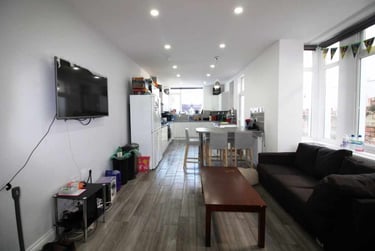 5 bed house, Heath, Gabalfa, Cardiff, CF143PQ - Image 1