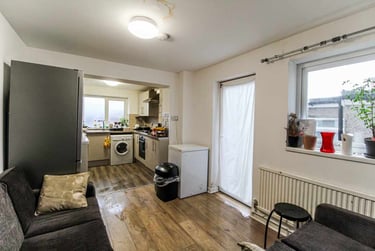 4 bed house, Treforest, Pontypridd, CF371RX - Image 3