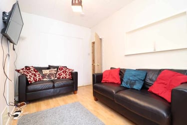 4 bed house, Cathays, Cardiff, CF244ES - Image 1
