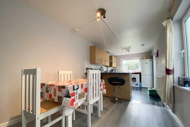4 bed house, Cathays, Cardiff, CF244HR - Image 2