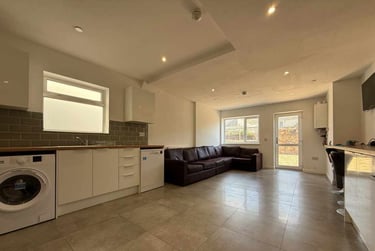 7 bed house, Cathays, Cardiff, CF244JF - Image 2
