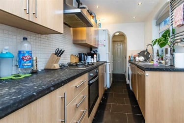 7 bed house, Hubert Road, Selly Park, Birmingham, B296ES - Image 2