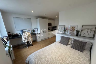 1 bed studio, Percy Road, Aylestone Park, Leicester, LE28FP - Image 1