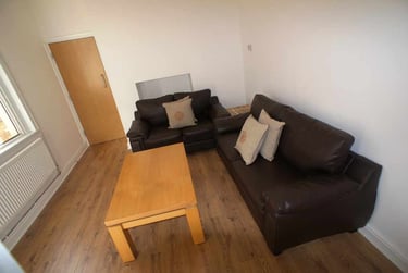 5 bed house, Cathays, Cardiff, CF244JX - Image 2