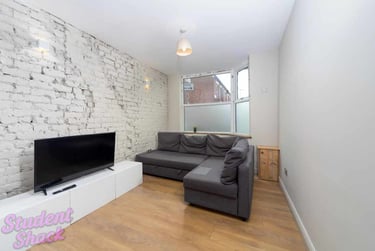 6 bed house, Normanby Street, Rusholme, Manchester, M144WD - Image 1