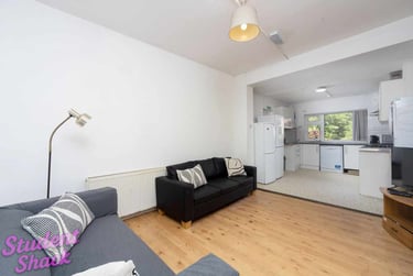 6 bed house, Derby Road, Fallowfield, Manchester, M146UX - Image 1