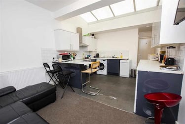 6 bed house, Tiverton Road, Selly Park, Birmingham, B296DB - Image 2