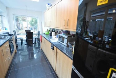 6 bed house, Warwards Lane, Stirchley, Birmingham, B297RA - Image 3