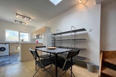3 bed house, Cathays, Cardiff, CF244BL - Image 2