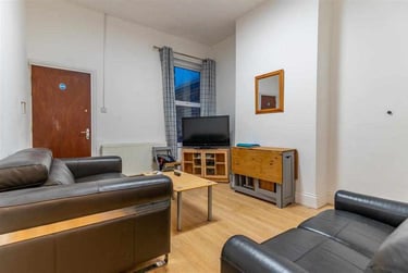 4 bed house, Exeter Road, Selly Park, Birmingham, B296EX - Image 2