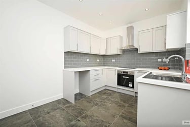 6 bed house, William Street, Broomhall, Sheffield, S102BZ - Image 2