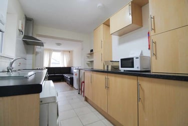 1 bed house, Treforest, Pontypridd, CF371RP - Image 2