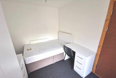 3 bed house, Miers Street, St Thomas, Swansea, SA18BZ - Image 8