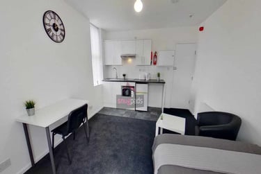 1 bed house, Salford, Ellesmere Park, M300DX - Image 4