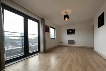 2 bed flat, Cardiff Bay, Splott, Cardiff, CF104JD - Image 3