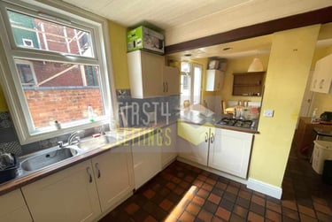 7 bed house, Victoria Park Road, Clarendon Park, Leicester, LE21XF - Image 3