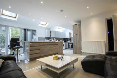 8 bed house, Harrow Road, Selly Park, Birmingham, B297DW - Image 2