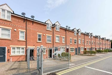 4 bed house, Blue Fox Close, City Centre, Leicester, LE30EE - Image 2