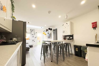 8 bed house, Cathays, Cardiff, CF244HQ - Image 1