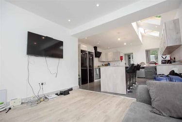 5 bed house, Raddlebarn Road, Selly Park, Birmingham, B296HH - Image 1