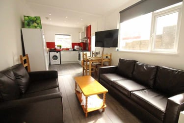 5 bed house, Cathays, Cardiff, CF244JW - Image 1