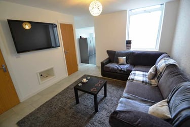 6 bed house, Cathays, Cardiff, CF244JF - Image 1