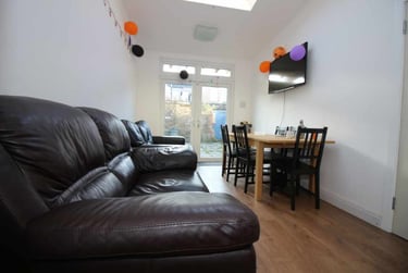 6 bed house, Cathays, Cardiff, CF244JY - Image 1