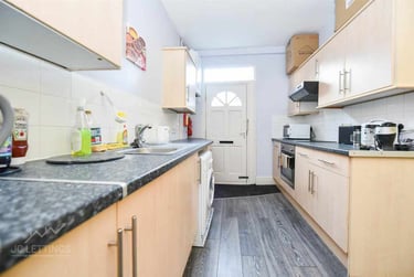 2 bed flat, Junction Road, Sharrowvale, Sheffield, S118XA - Image 2