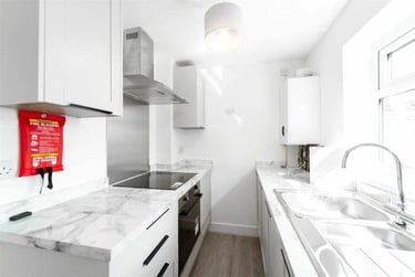 2 bed flat, Roman Way, Selly Park, Birmingham, B152SJ - Image 3
