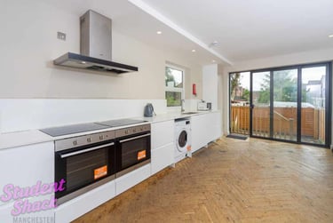 9 bed house, Moss Lane East Manchester, Rusholme, Manchester, M144PW - Image 1